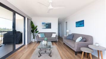 Apartment, 3 Bedrooms | Living room | Smart TV