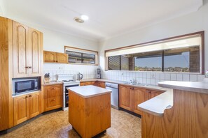 Apartment, 4 Bedrooms | Private kitchen | Fridge, microwave, oven, stovetop