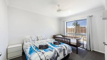 Apartment, 4 Bedrooms | 4 bedrooms, iron/ironing board