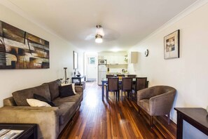 House, 2 Bedrooms | Living area | Smart TV - Seaspray 5 (Yamba)