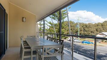 House, 4 Bedrooms | Terrace/patio