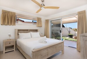 4 عدّة غرف نوم ومكواة/لوح كي