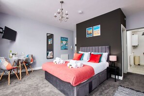 1 غرفة نوم ومكتب ومكواة/لوح كي وواي فاي مجانًا