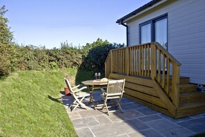Outdoor dining - Stunning Lodge Near Salcombe (Kingsbridge)