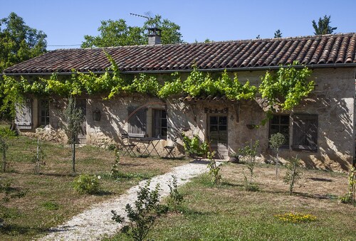 Two houses + swimming pool and breathtaking view of Lauzerte
