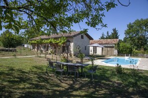 Outdoor pool - Two houses + swimming pool and breathtaking view of Lauzerte (LAUZERTE)