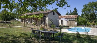 Two houses + swimming pool and breathtaking view of Lauzerte