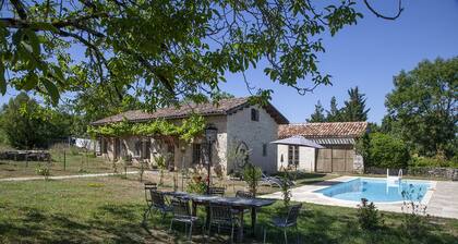 Two houses + swimming pool and breathtaking view of Lauzerte