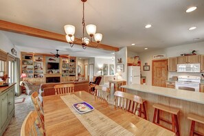 Interior - Reel Lucky - Ocracoke Island (Ocracoke)