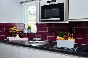 雪櫃、微波爐、爐具、多士爐