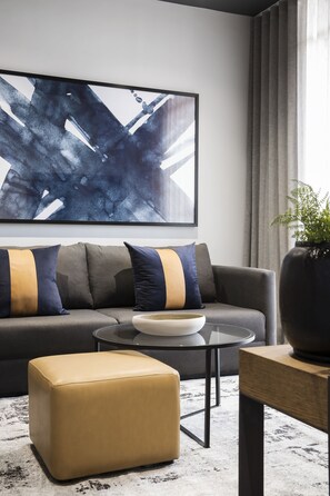 55-cm plasma TV with satellite channels, TV, Netflix