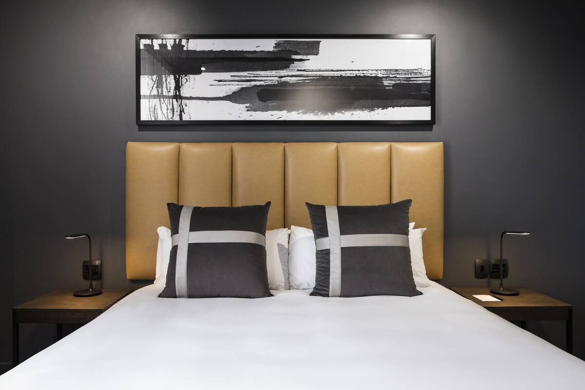 standard room | 2 bedrooms, in-room safe, desk, laptop workspace