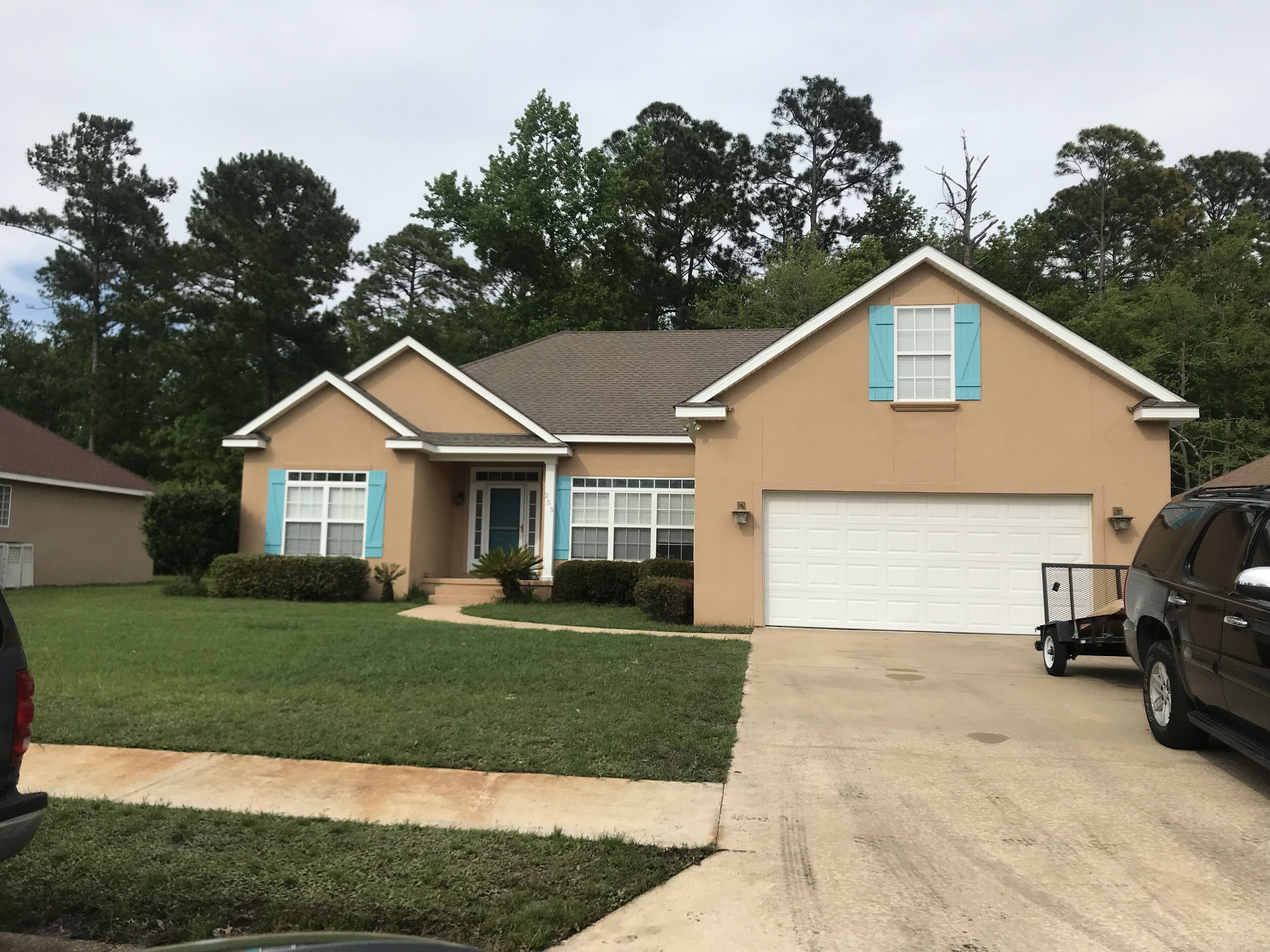 Single family home near the beach with community pool