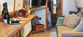 Unique space Mayfly Narrow Boat