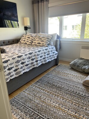 3 chambres, bureau, Wi-Fi gratuit, draps fournis