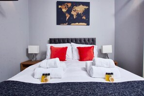 2 Schlafzimmer, Schreibtisch, Bügeleisen/Bügelbrett, WLAN