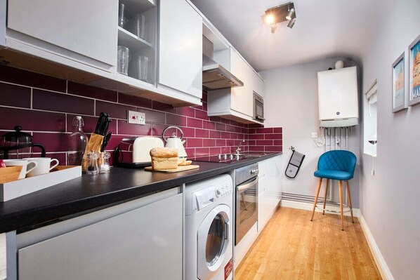 Fridge, microwave, oven, stovetop