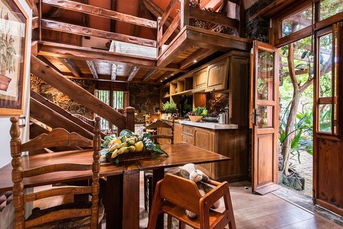 HomeForGuest Cosy rural flat El Romero with large gardens