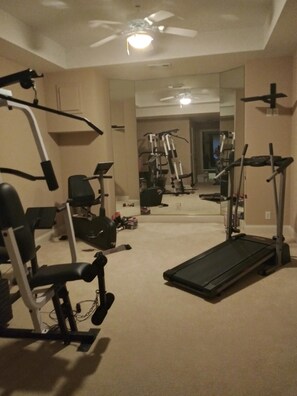 Fitness facility - Eagles Landing Prominent Figures & Celebrities Community Luxury Homes (McDonough)