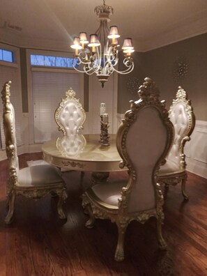 Dining - Eagles Landing Prominent Figures & Celebrities Community Luxury Homes (McDonough)