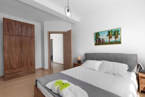 4 bedrooms, in-room safe, iron/ironing board, travel cot - Mika Villa with Private Pool (Αφάντου)