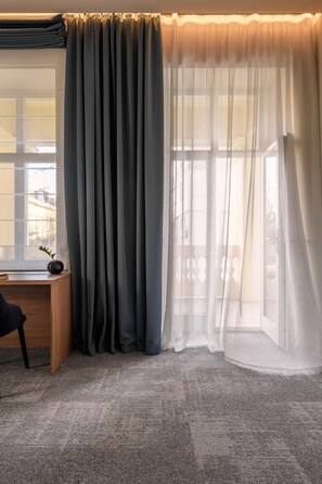 Premium bedding, minibar, in-room safe, desk - Maestral (Lviv)