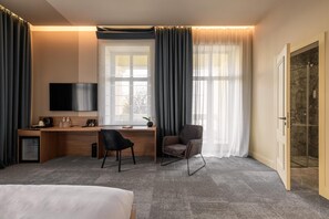 1 bedroom, premium bedding, minibar, in-room safe