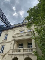 Konaklama yerinin ön cephesi