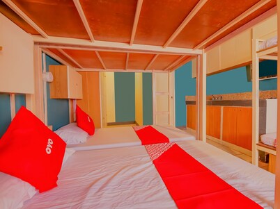 OYO 809 Crowne One Condo