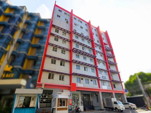 OYO 809 Crowne One Condo