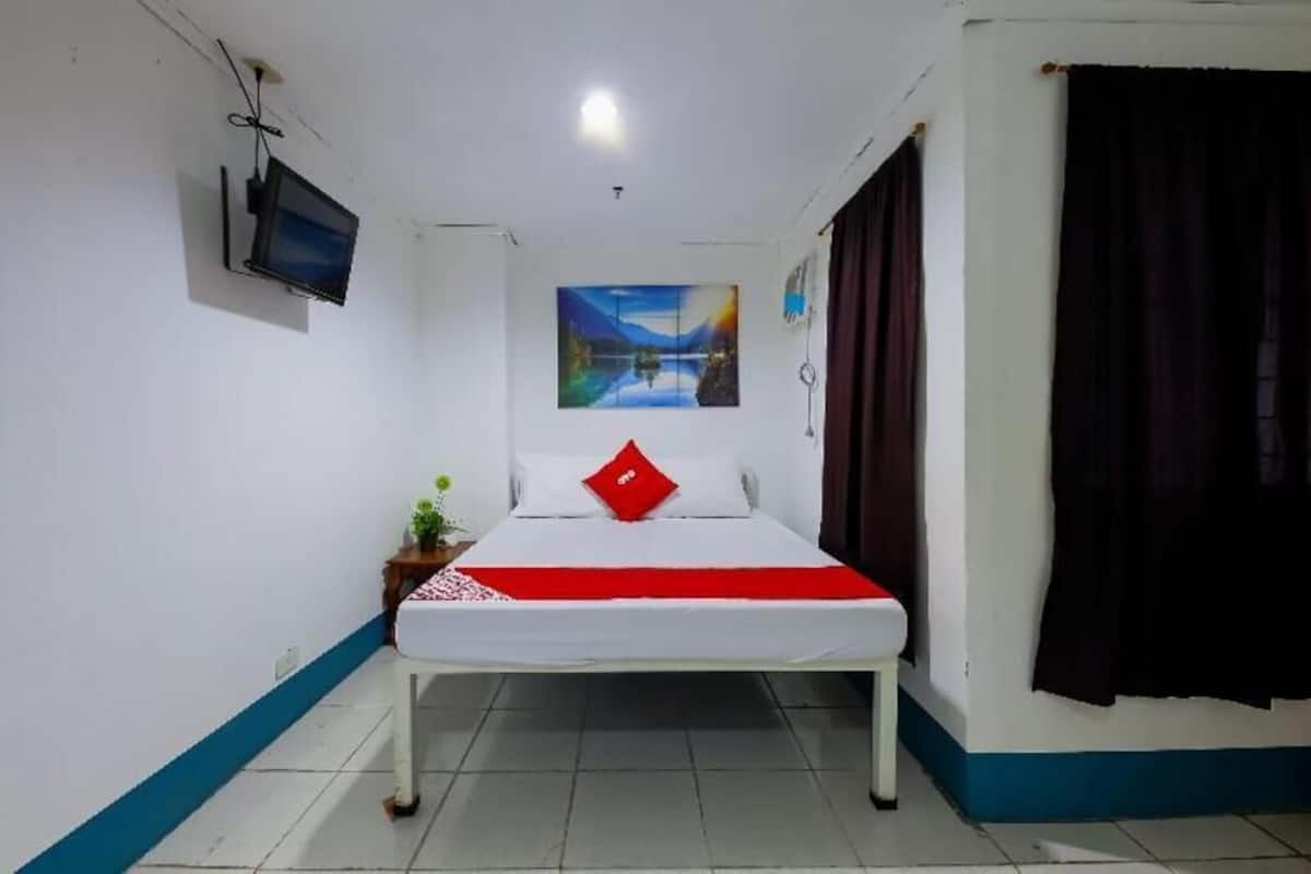 Free WiFi, bed sheets