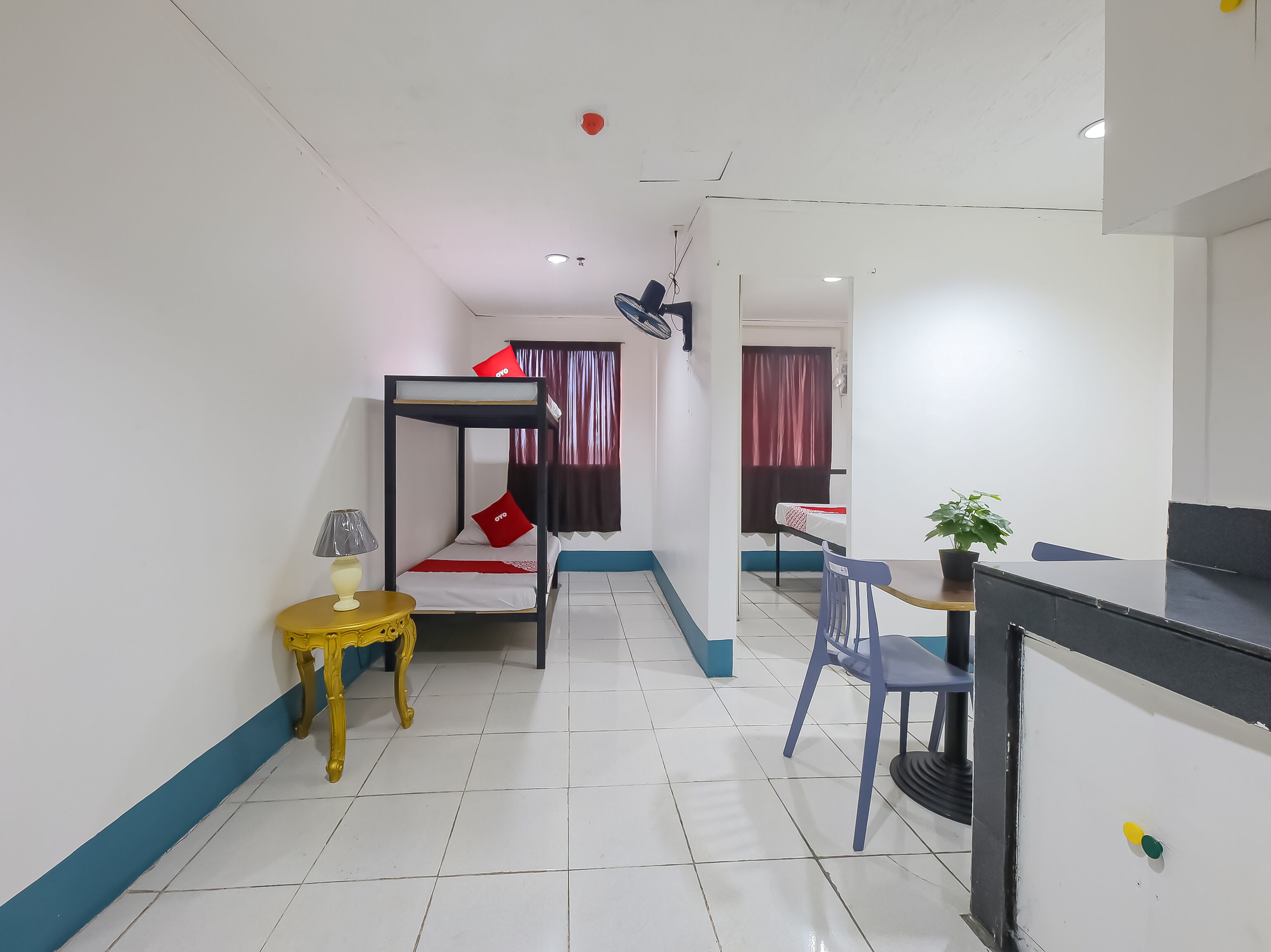 标准四人房 | 免费 WiFi、床单