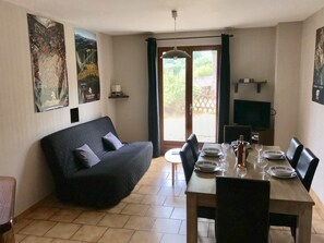 Dining - Gîte in the countryside, ideal for green vacations, 5 minutes from bird lake. (Laramiere)