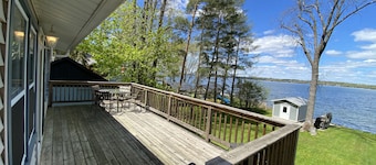 Beautiful Lakefront home on Big Green Lake