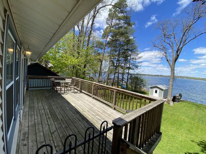Beautiful Lakefront home on Big Green Lake