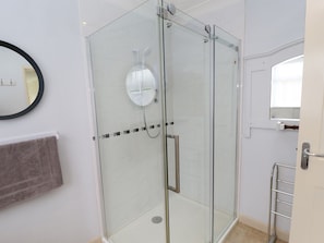 Cottage | Bathroom | Shower