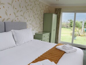 Cottage | 4 bedrooms, individually decorated, individually furnished, free WiFi - 4 Roman Bank (Mablethorpe)