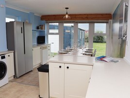 Casa de campo | Cocina privada | Frigorífico, lavavajillas y utensilios de cocina