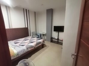 Free WiFi, bed sheets - Capital O 811 Tri A's Building (Olongapo)