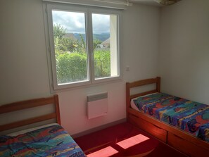 2 bedrooms, iron/ironing board, wheelchair access
