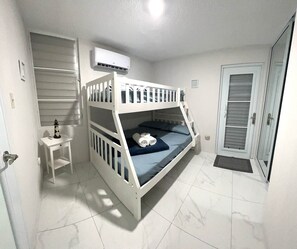 3 bedrooms, iron/ironing board, WiFi, bed sheets
