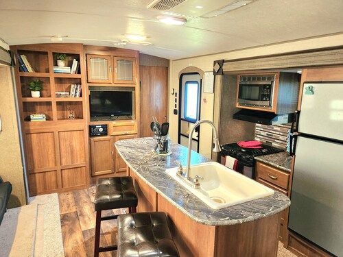 RafterTFarm - The Star: Cozy Ranch Stay in an RV 