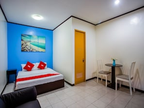 Deluxe Double Room - OYO 814 Laurien's Budget Hotel (Tagaytay)