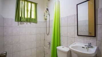 Shower, free toiletries, towels