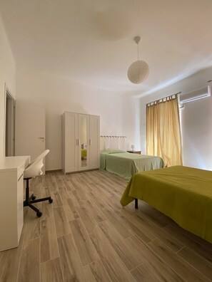 2 Schlafzimmer, Schreibtisch, Bügeleisen/Bügelbrett, kostenloses WLAN