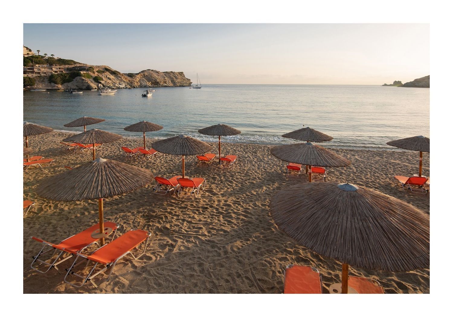 Na praia, espreguiçadeiras 