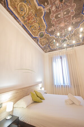 Superior Double or Twin Room | Egyptian cotton sheets, premium bedding, desk, laptop workspace - LVG Hotel Collection - Tornielli 9 (Novara)