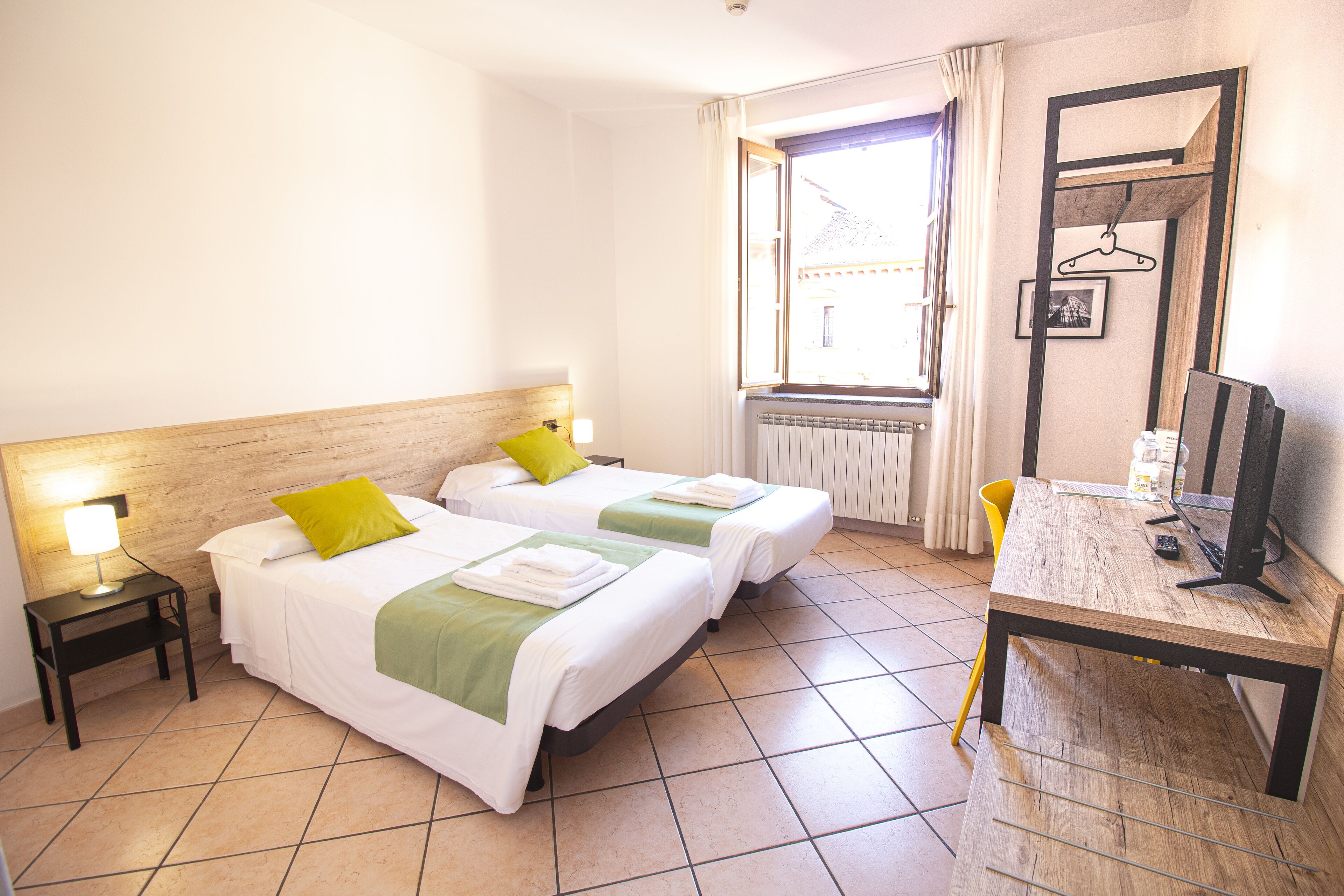 Phòng đôi hoặc 2 giường đơn Tiêu chuẩn | Bộ trải giường bằng vải cotton Ai Cập, bộ đồ giường cao cấp, bàn 