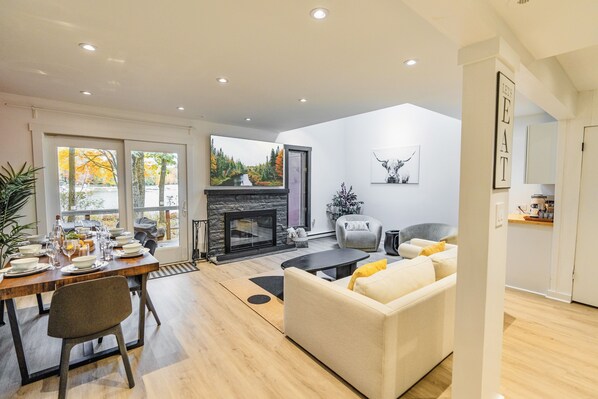 Smart TV, fireplace, books - Scandi Lakefront Stay w/ Free Pool & Club Passes (Lake Harmony)
