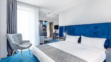 Familierom, flere senger | Minibar, safe på rommet, skrivebord og lydisolert